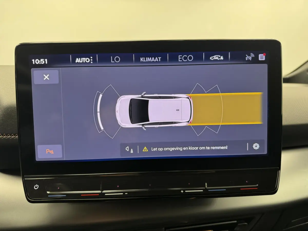 Essential 62 kWh Carplay-Clima-Parkeersensoren-Stuurverwarming-Lm19''velgen-Full LED