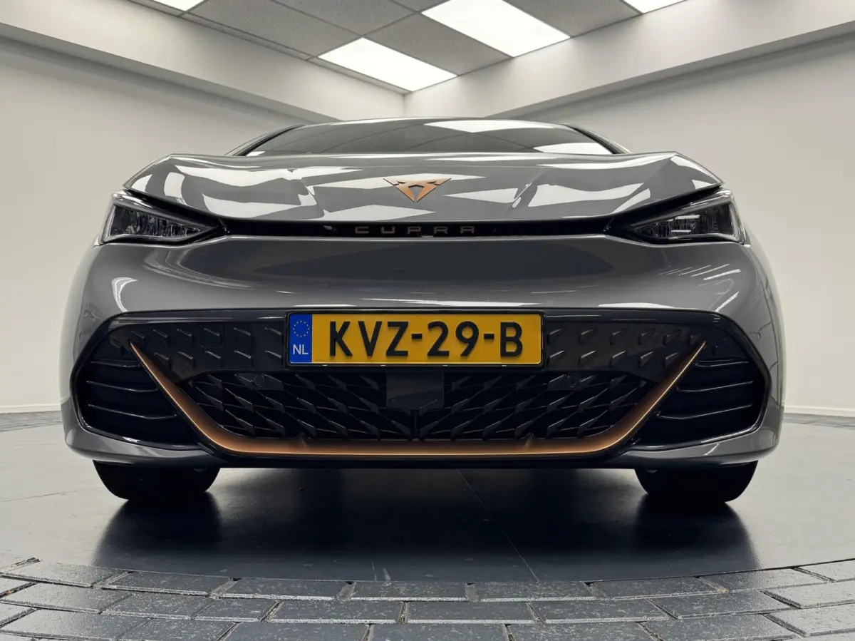 Essential 62 kWh Carplay-Clima-Parkeersensoren-Stuurverwarming-Lm19''velgen-Full LED