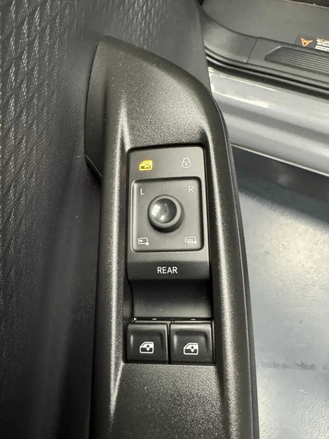 Essential 62 kWh Carplay-Clima-Parkeersensoren-Stuurverwarming-Lm19''velgen-Full LED