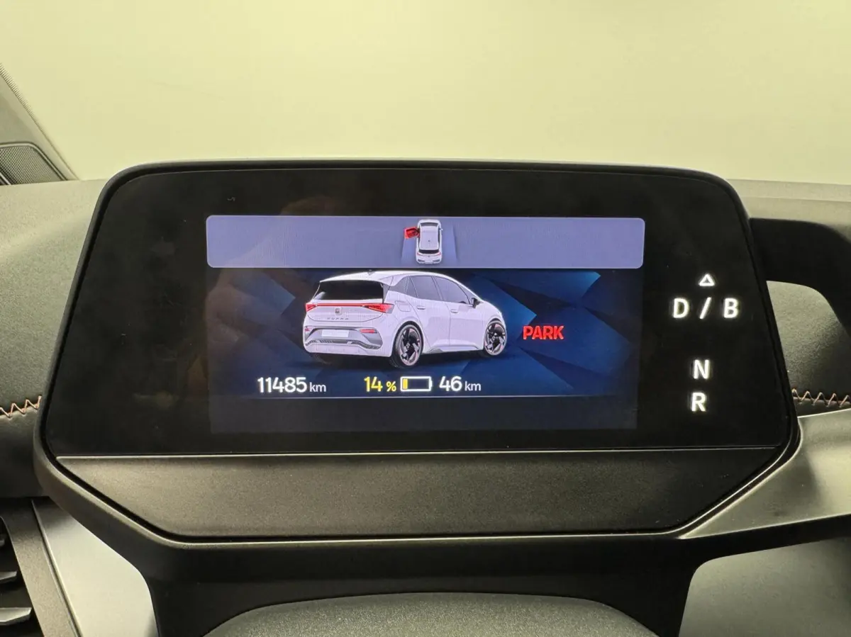 Essential 62 kWh Carplay-Clima-Parkeersensoren-Stuurverwarming-Lm19''velgen-Full LED