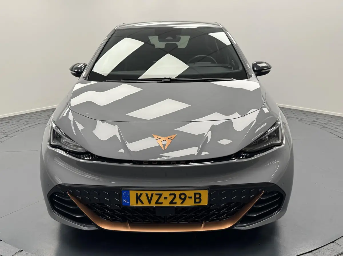 Essential 62 kWh Carplay-Clima-Parkeersensoren-Stuurverwarming-Lm19''velgen-Full LED