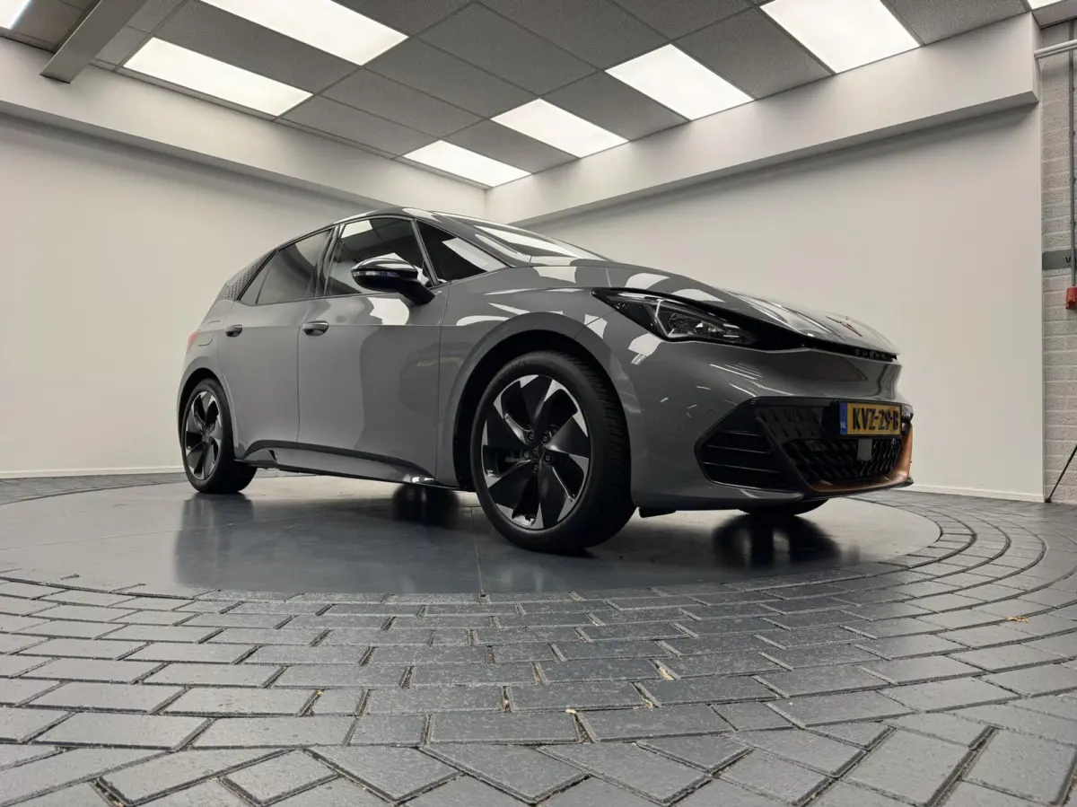 Essential 62 kWh Carplay-Clima-Parkeersensoren-Stuurverwarming-Lm19''velgen-Full LED
