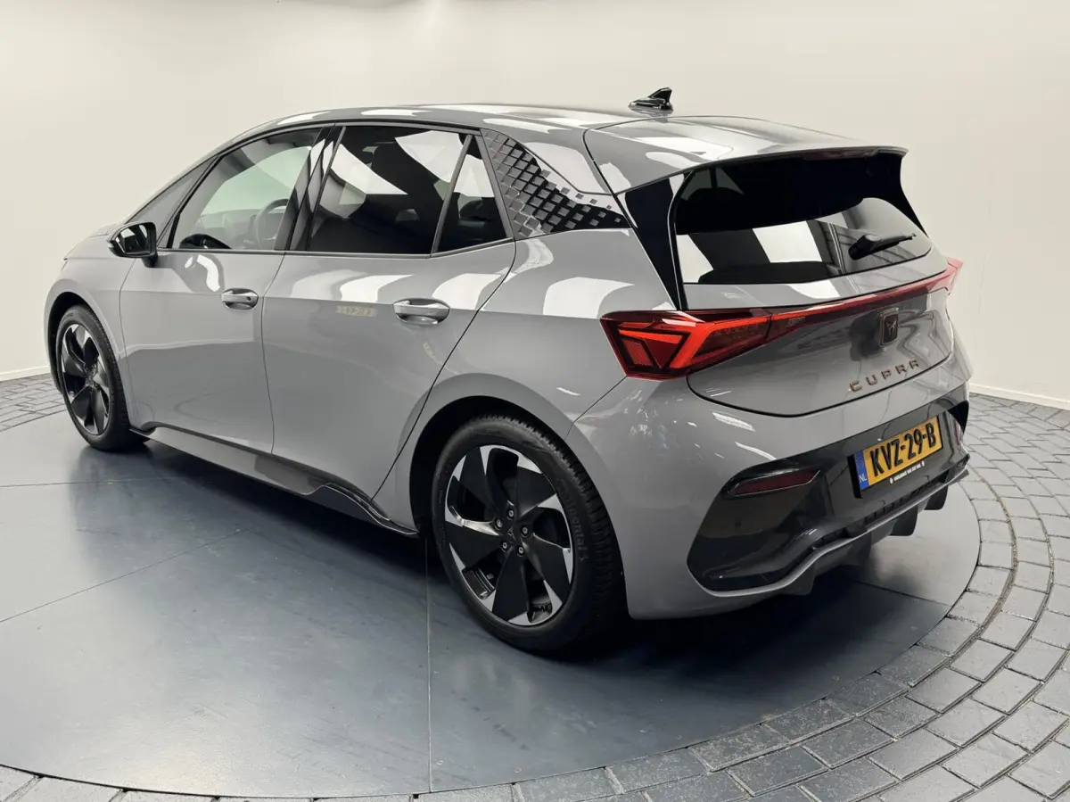 Essential 62 kWh Carplay-Clima-Parkeersensoren-Stuurverwarming-Lm19''velgen-Full LED