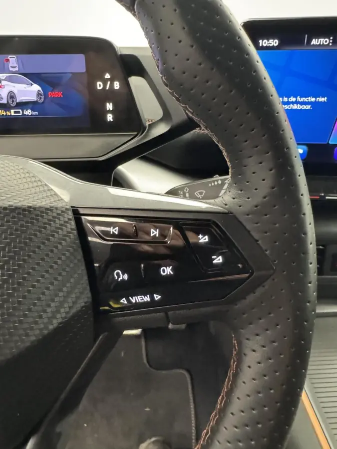 Essential 62 kWh Carplay-Clima-Parkeersensoren-Stuurverwarming-Lm19''velgen-Full LED