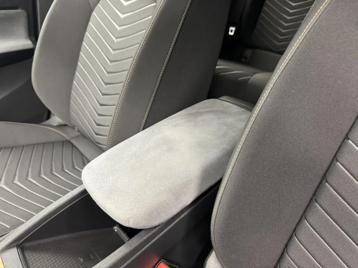 Essential 62 kWh Carplay-Clima-Parkeersensoren-Stuurverwarming-Lm19''velgen-Full LED
