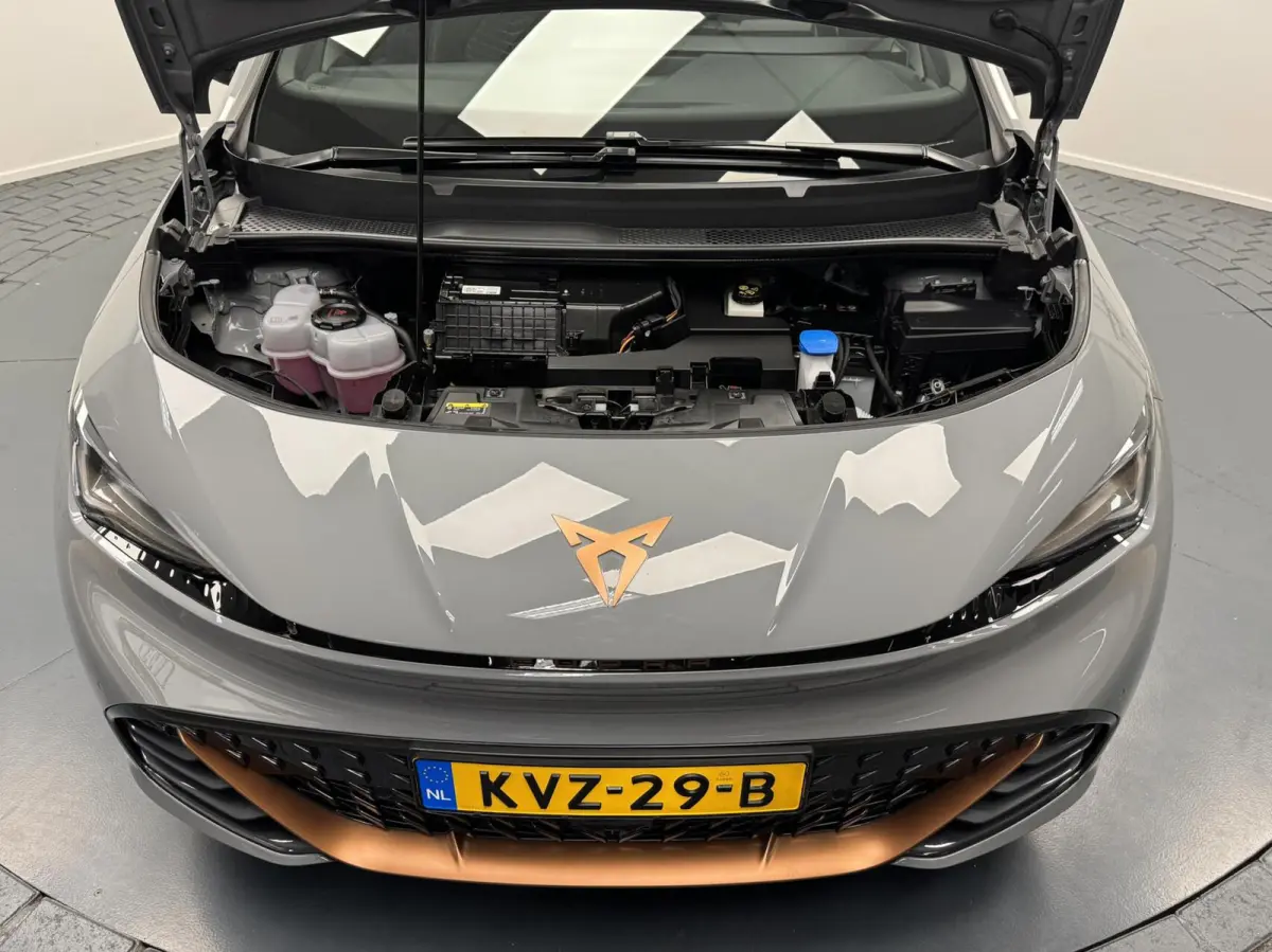 Essential 62 kWh Carplay-Clima-Parkeersensoren-Stuurverwarming-Lm19''velgen-Full LED