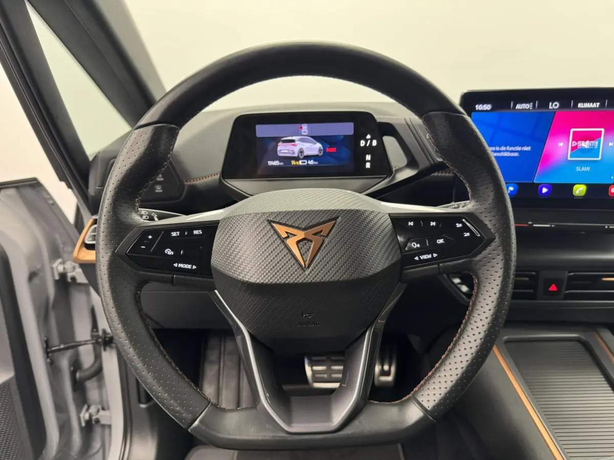 Essential 62 kWh Carplay-Clima-Parkeersensoren-Stuurverwarming-Lm19''velgen-Full LED