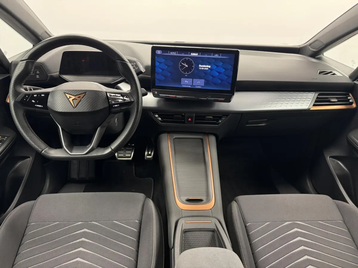 Essential 62 kWh Carplay-Clima-Parkeersensoren-Stuurverwarming-Lm19''velgen-Full LED