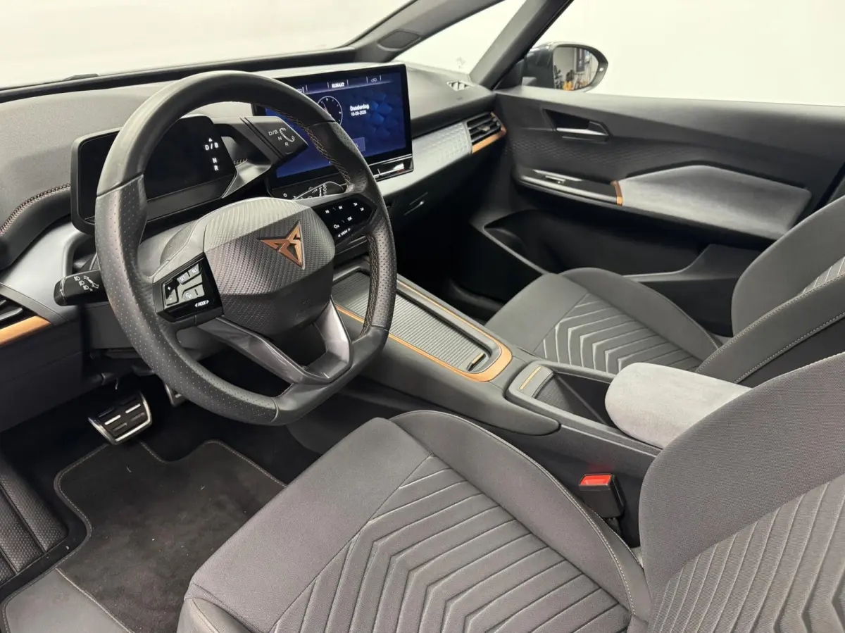 Essential 62 kWh Carplay-Clima-Parkeersensoren-Stuurverwarming-Lm19''velgen-Full LED