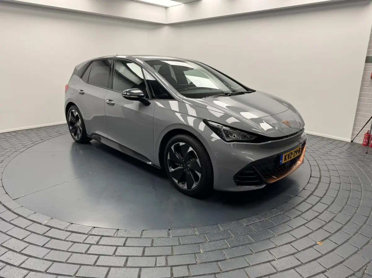 Essential 62 kWh Carplay-Clima-Parkeersensoren-Stuurverwarming-Lm19''velgen-Full LED