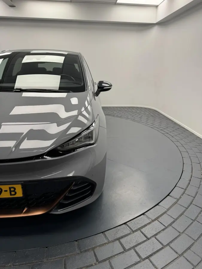 Essential 62 kWh Carplay-Clima-Parkeersensoren-Stuurverwarming-Lm19''velgen-Full LED