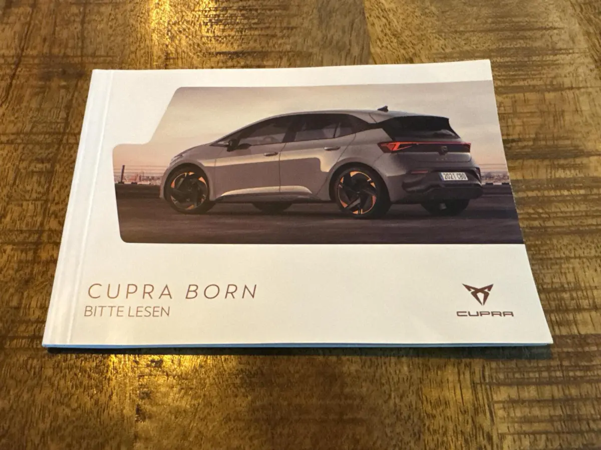 Essential 62 kWh Carplay-Clima-Parkeersensoren-Stuurverwarming-Lm19''velgen-Full LED