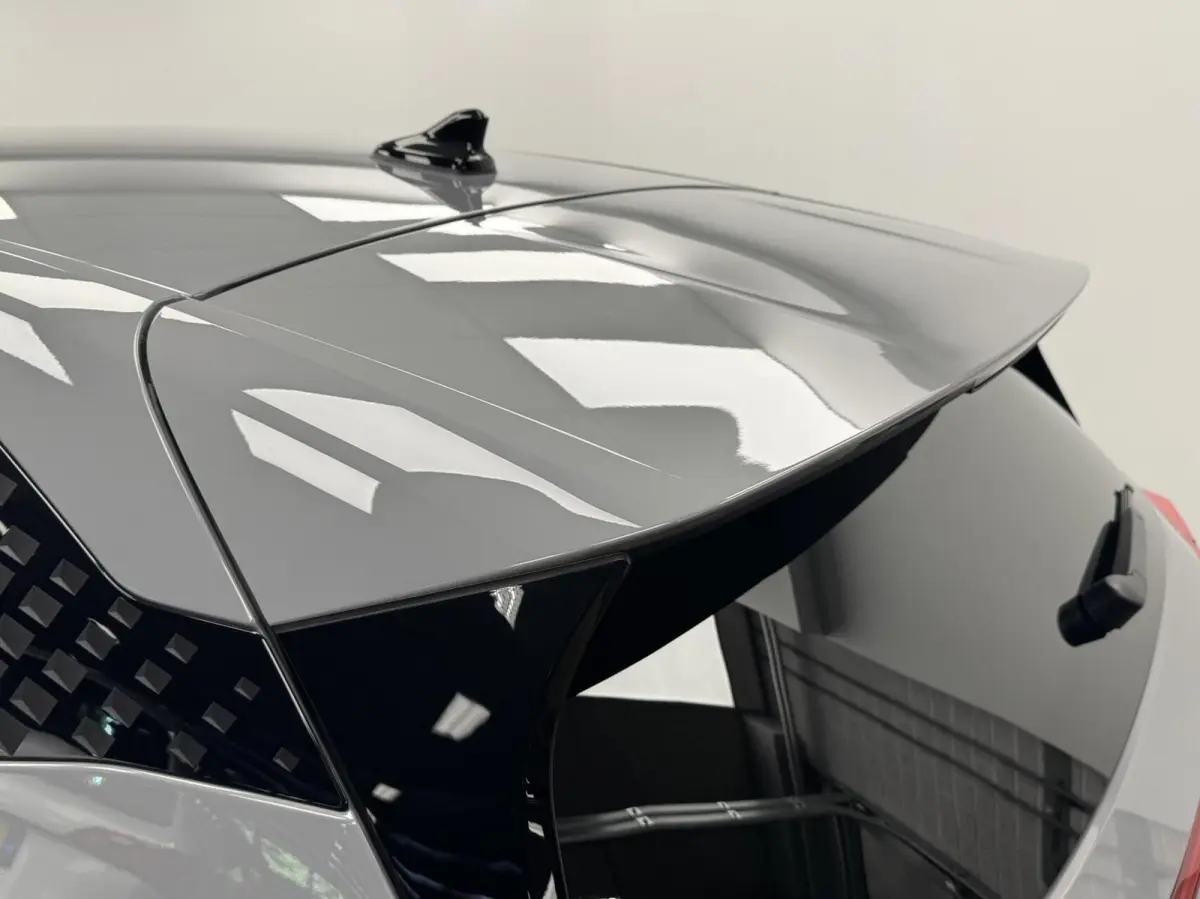 Essential 62 kWh Carplay-Clima-Parkeersensoren-Stuurverwarming-Lm19''velgen-Full LED
