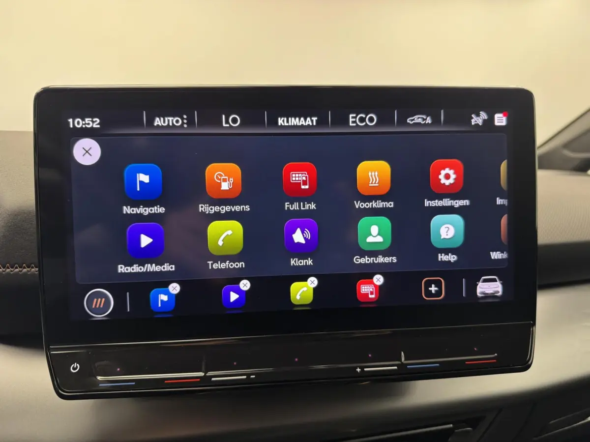 Essential 62 kWh Carplay-Clima-Parkeersensoren-Stuurverwarming-Lm19''velgen-Full LED
