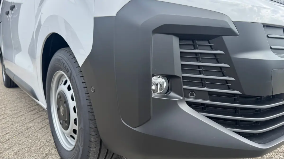 Electric Standaard - Electric L3 | Elektrisch bedienbare en verwarmde buitenspiegels | Geïsoleerde comfort scheidingswand met vaste ruit | Houten afwerking laadruimte