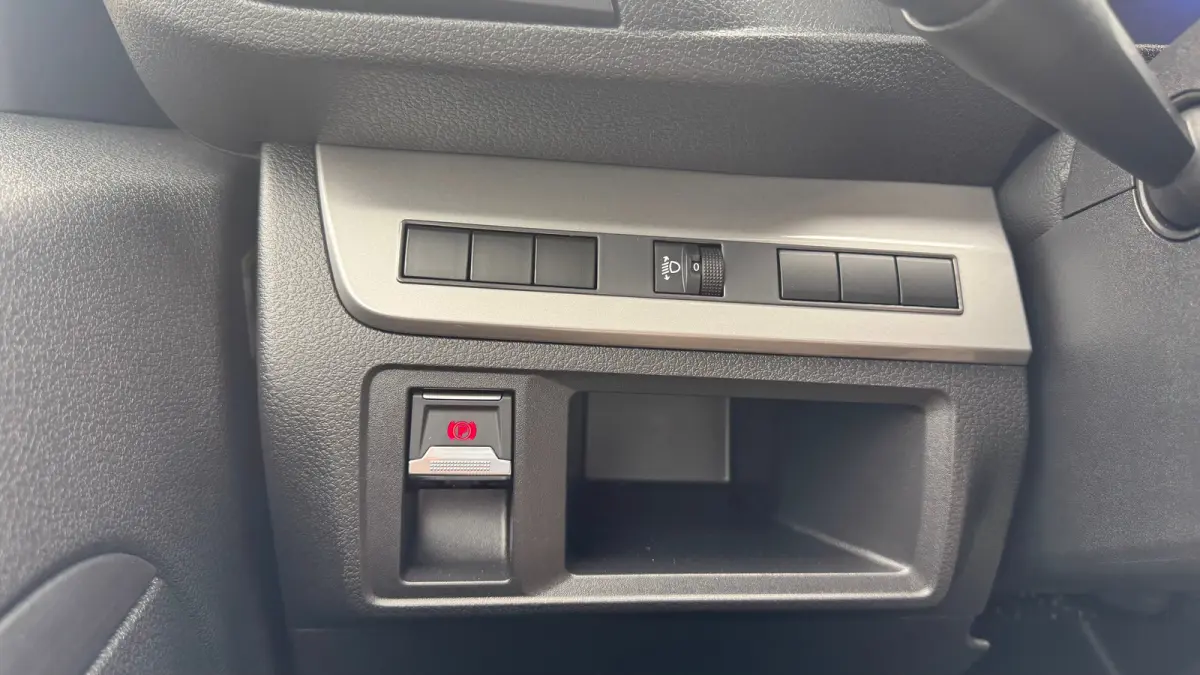 Electric Standaard - Electric L3 | Elektrisch bedienbare en verwarmde buitenspiegels | Geïsoleerde comfort scheidingswand met vaste ruit | Houten afwerking laadruimte