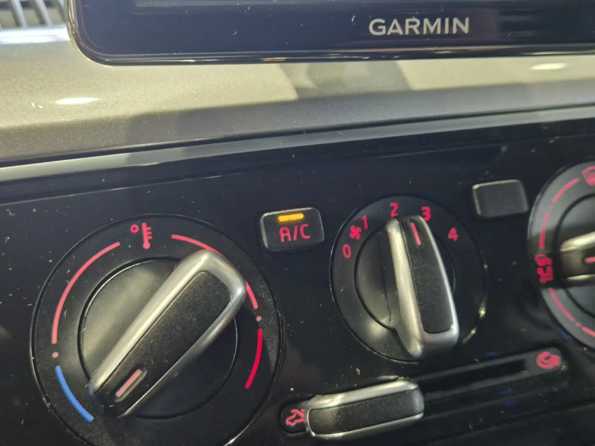 Up! 1.0 high up! BlueMotion Volleder | Navigatie | BT | Verw. stoelen Mooie auto