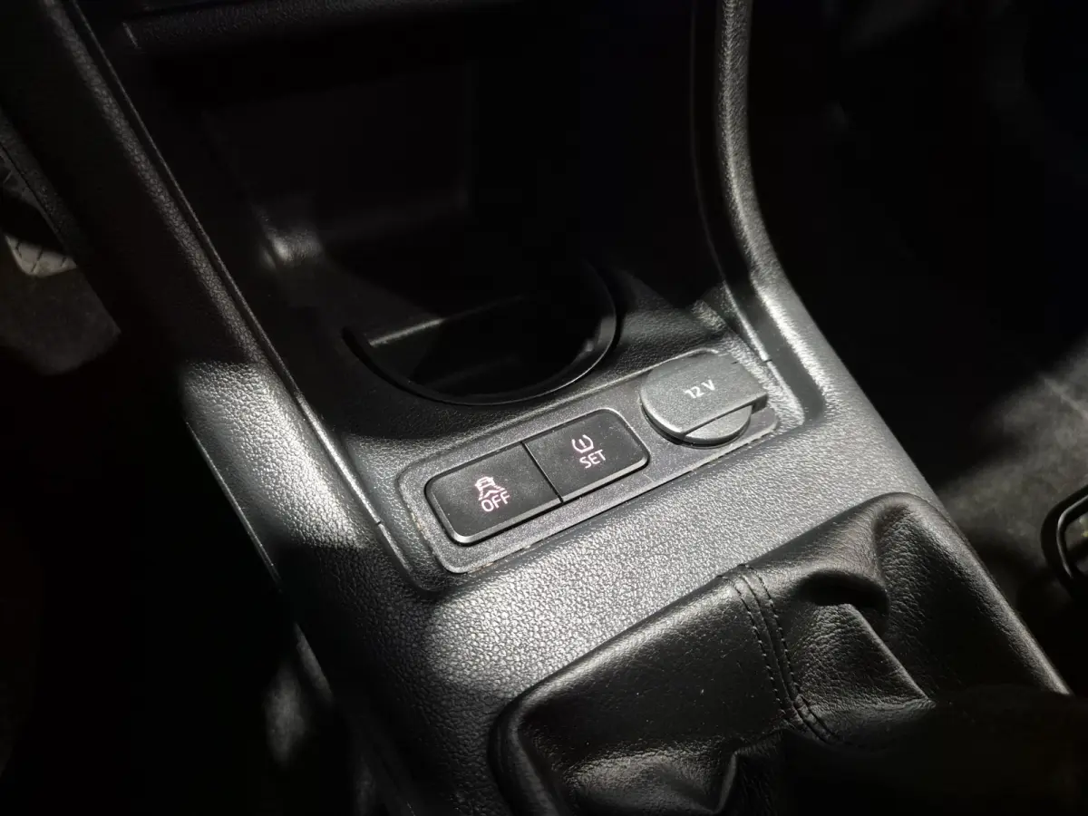 Up! 1.0 high up! BlueMotion Volleder | Navigatie | BT | Verw. stoelen Mooie auto