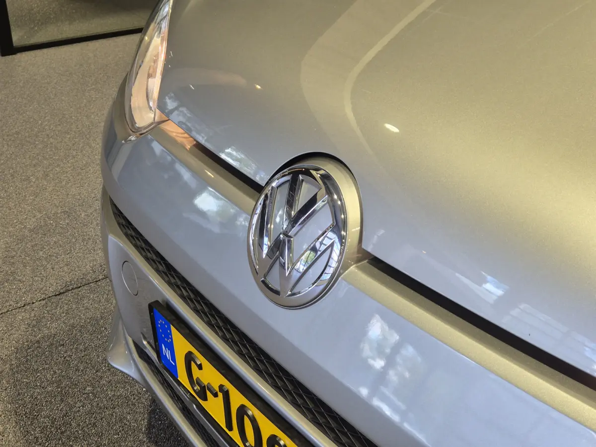 Up! 1.0 high up! BlueMotion Volleder | Navigatie | BT | Verw. stoelen Mooie auto