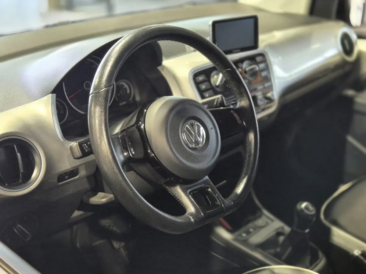 Up! 1.0 high up! BlueMotion Volleder | Navigatie | BT | Verw. stoelen Mooie auto
