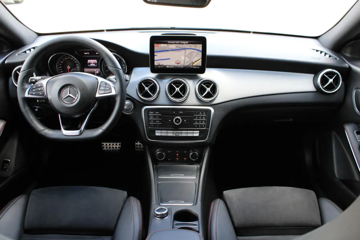 180 AMG Camera | Stoelverwarming | Navi | LED | Volledig Onderhouden