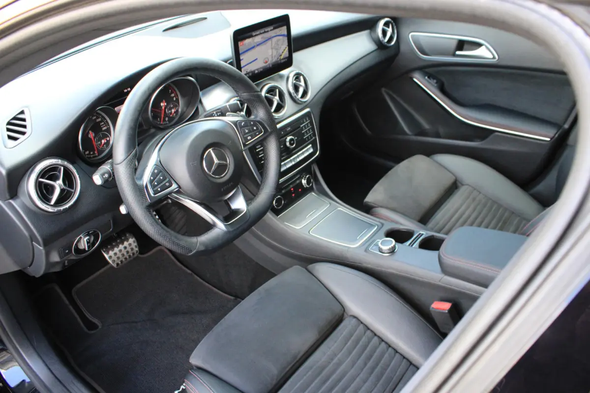 180 AMG Camera | Stoelverwarming | Navi | LED | Volledig Onderhouden
