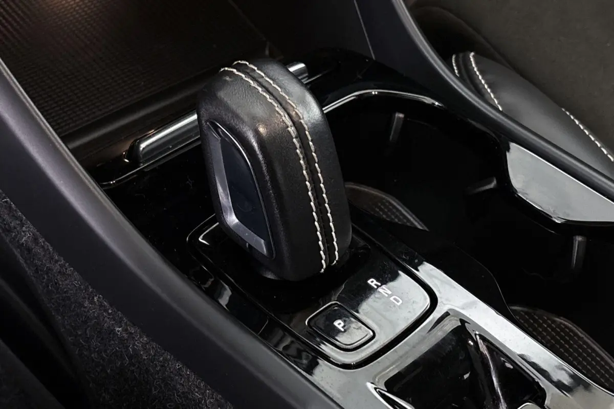 1.5 T4 Plug-in hybrid Ultimate Dark Panoramadak Trekhaak Stuur-Stoelverwarming Camera