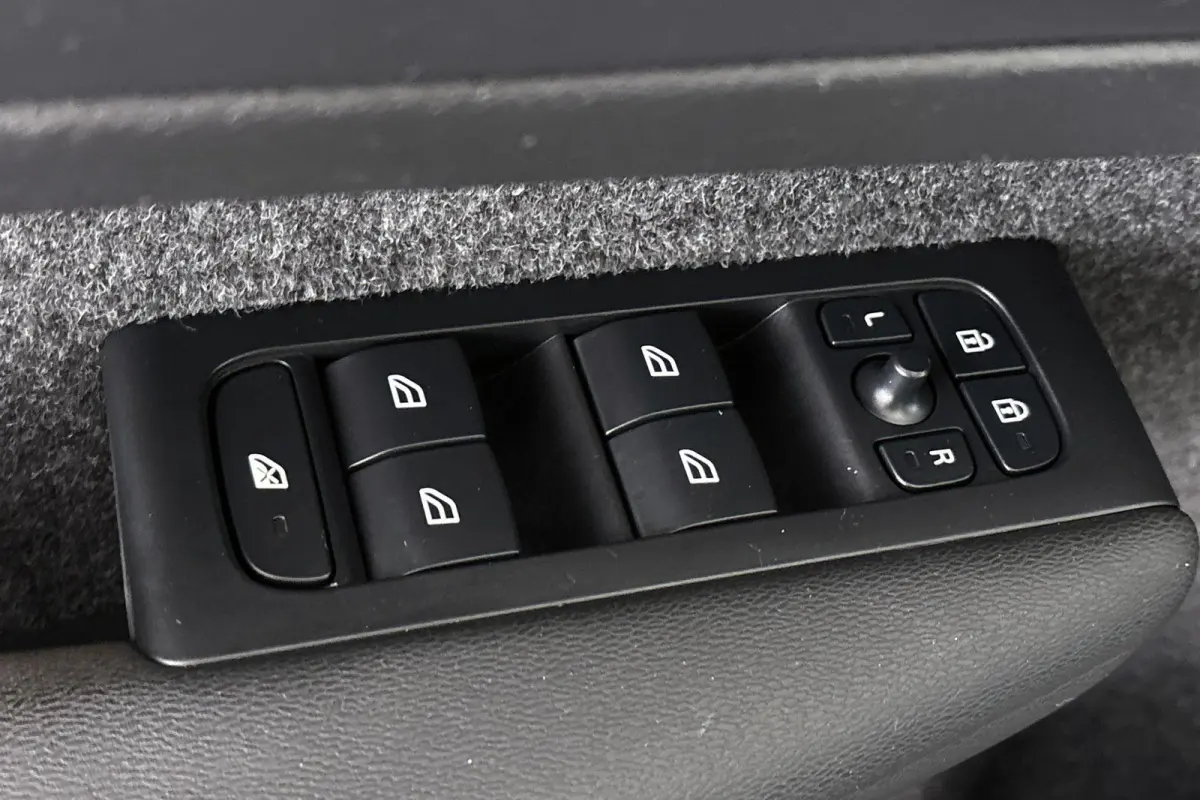 1.5 T4 Plug-in hybrid Ultimate Dark Panoramadak Trekhaak Stuur-Stoelverwarming Camera