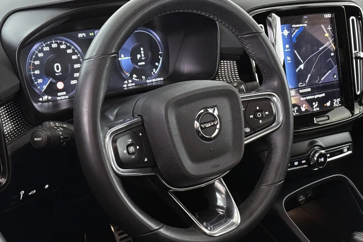 1.5 T4 Plug-in hybrid Ultimate Dark Panoramadak Trekhaak Stuur-Stoelverwarming Camera