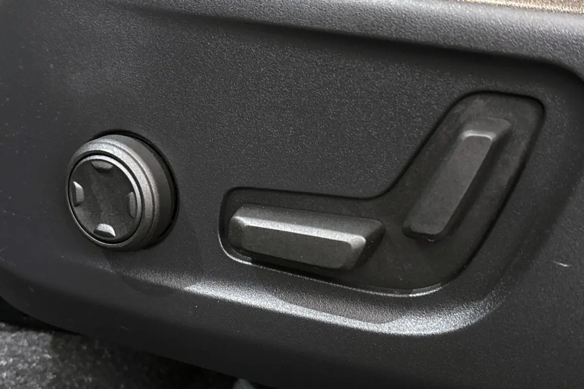 1.5 T4 Plug-in hybrid Ultimate Dark Panoramadak Trekhaak Stuur-Stoelverwarming Camera