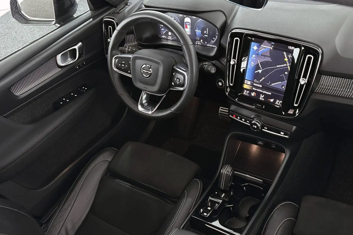 1.5 T4 Plug-in hybrid Ultimate Dark Panoramadak Trekhaak Stuur-Stoelverwarming Camera