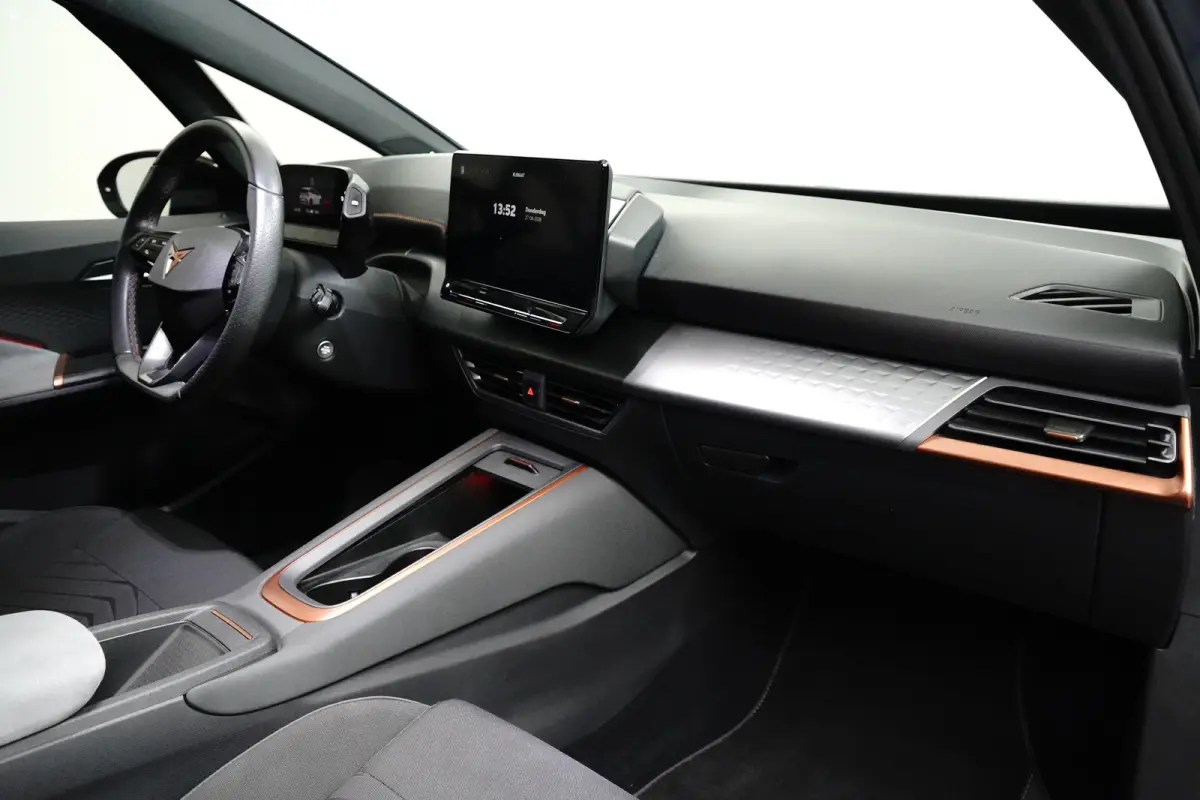 Copper 62 kWh 204 pk | Achteruitrijcamera | Apple Carplay | Stoelverwarming |