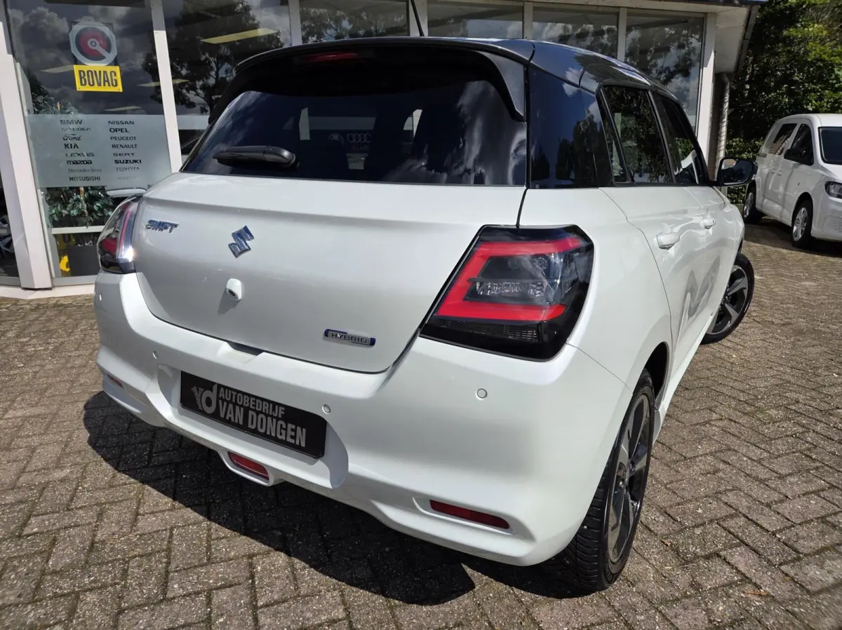 1.2 Style Smart Hybrid | Automaat / Nieuw model | Parelmoer / Carplay / Clima / Two-Tone