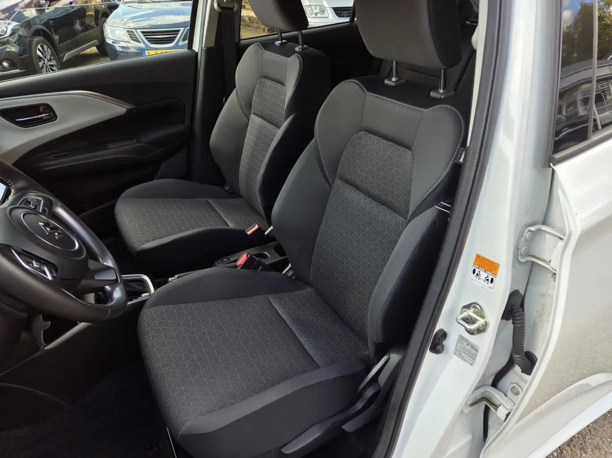 1.2 Style Smart Hybrid | Automaat / Nieuw model | Parelmoer / Carplay / Clima / Two-Tone
