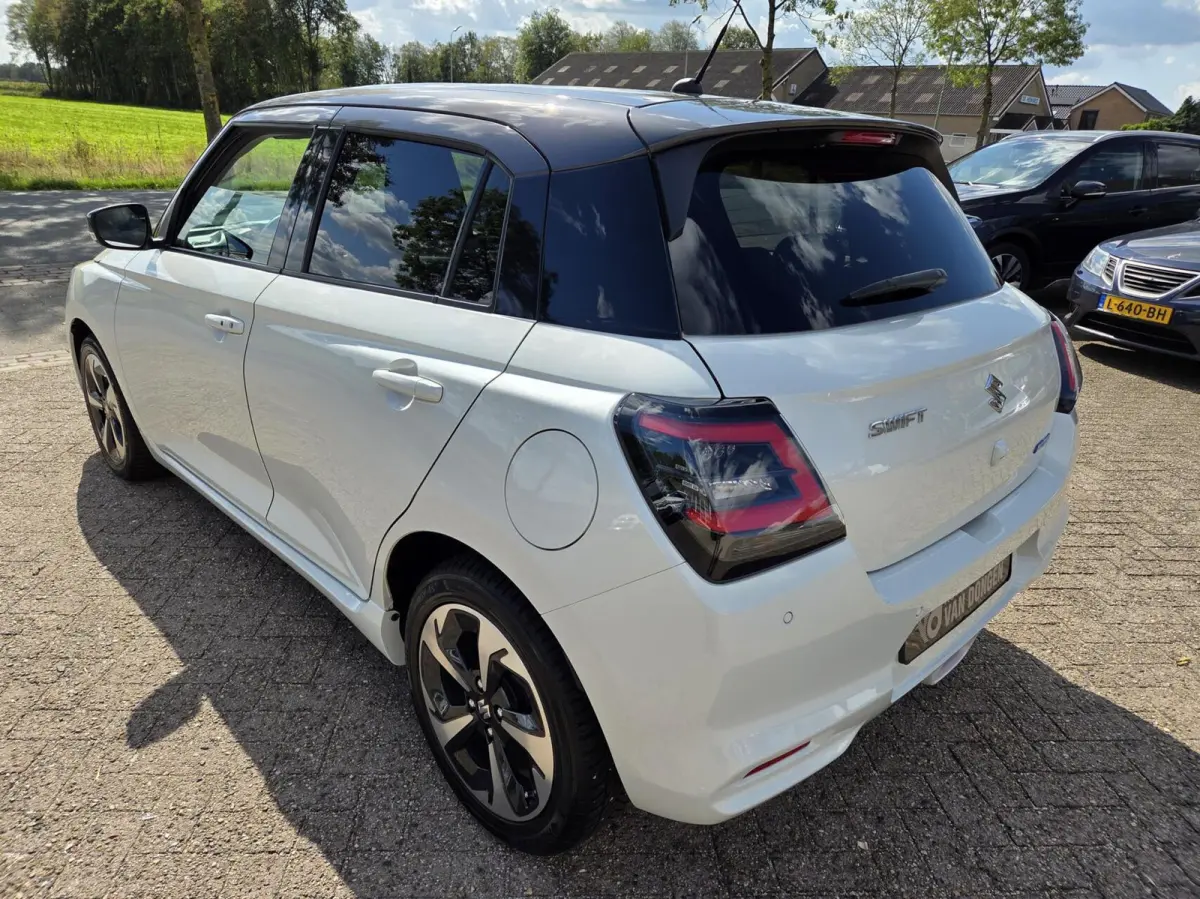 1.2 Style Smart Hybrid | Automaat / Nieuw model | Parelmoer / Carplay / Clima / Two-Tone