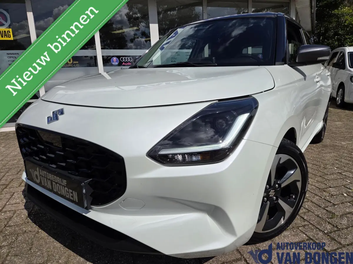 1.2 Style Smart Hybrid | Automaat / Nieuw model | Parelmoer / Carplay / Clima / Two-Tone
