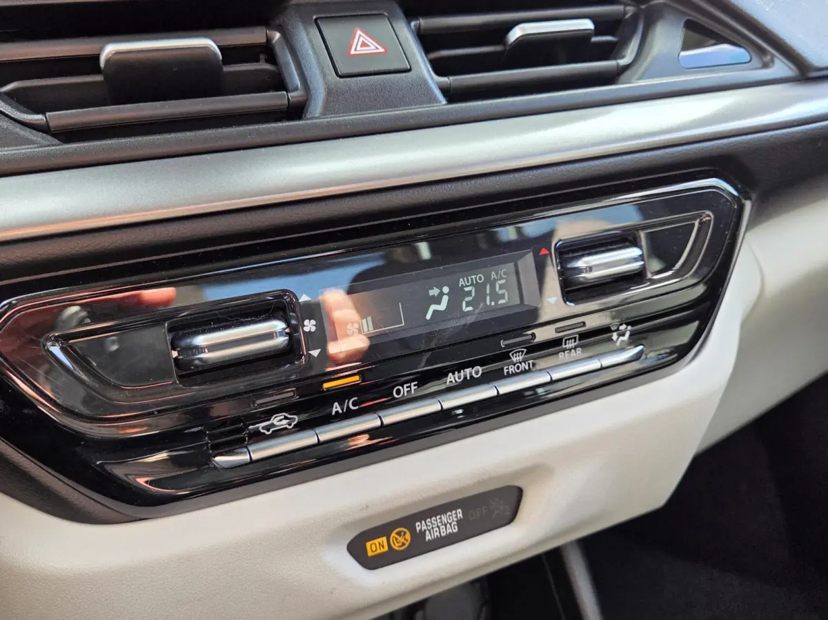 1.2 Style Smart Hybrid | Automaat / Nieuw model | Parelmoer / Carplay / Clima / Two-Tone