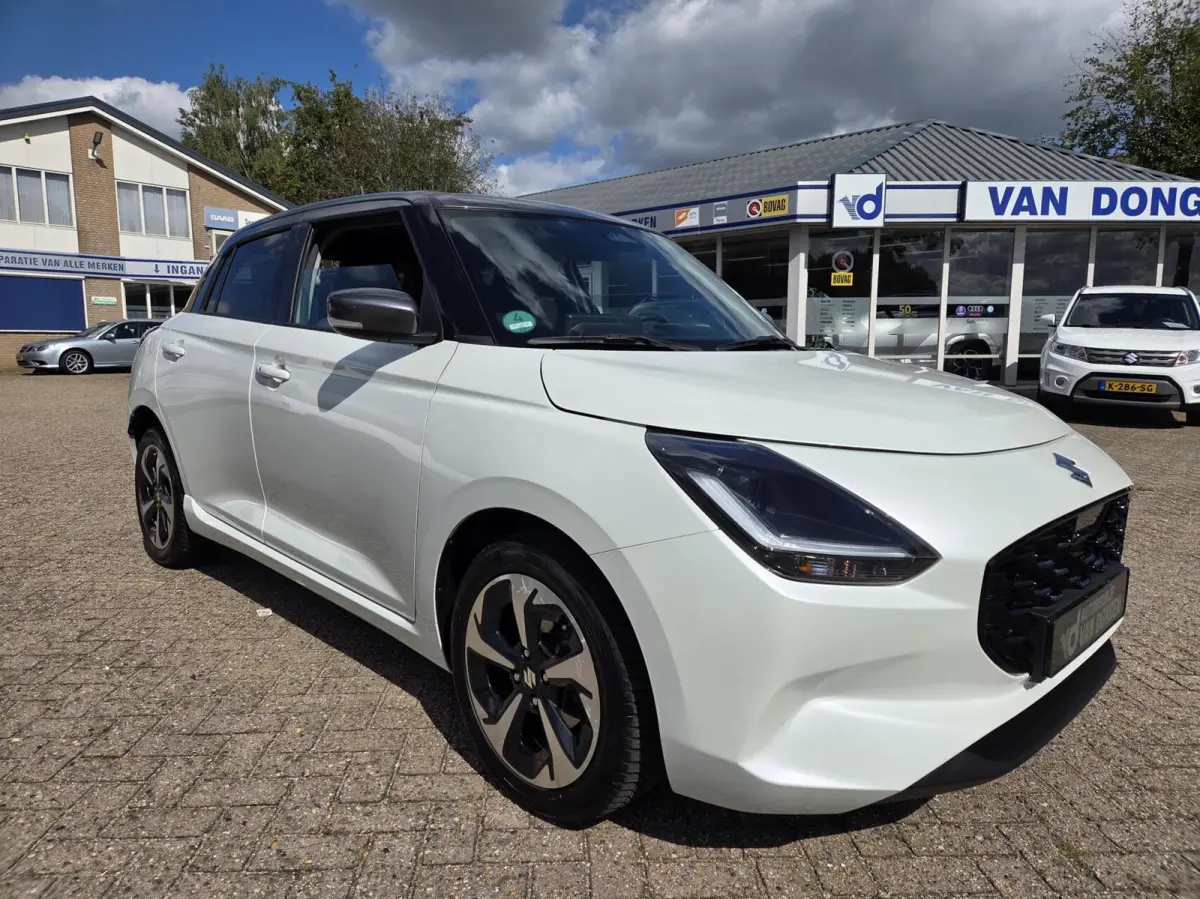 1.2 Style Smart Hybrid | Automaat / Nieuw model | Parelmoer / Carplay / Clima / Two-Tone
