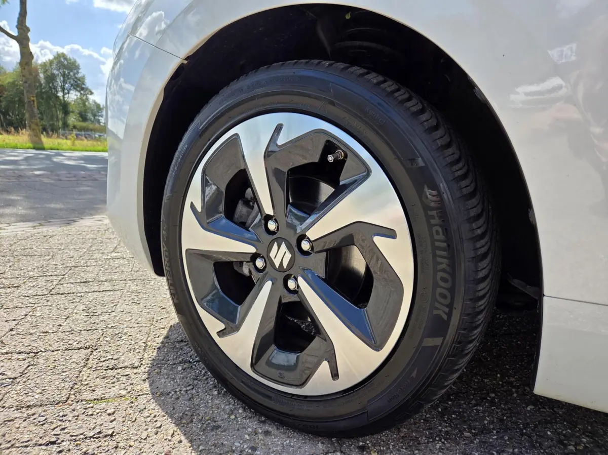 1.2 Style Smart Hybrid | Automaat / Nieuw model | Parelmoer / Carplay / Clima / Two-Tone