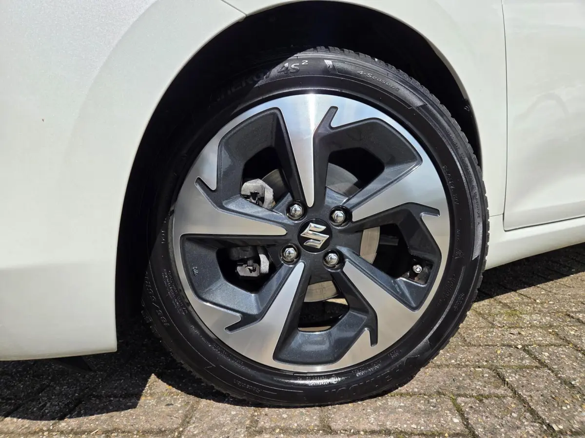 1.2 Style Smart Hybrid | Automaat / Nieuw model | Parelmoer / Carplay / Clima / Two-Tone
