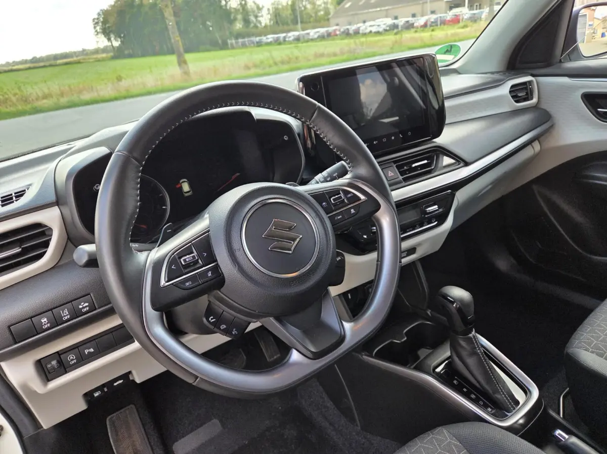 1.2 Style Smart Hybrid | Automaat / Nieuw model | Parelmoer / Carplay / Clima / Two-Tone