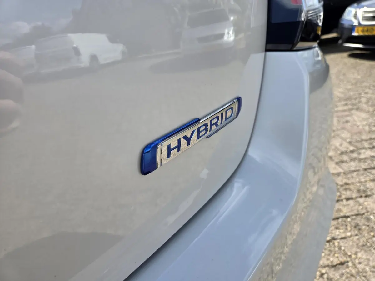 1.2 Style Smart Hybrid | Automaat / Nieuw model | Parelmoer / Carplay / Clima / Two-Tone