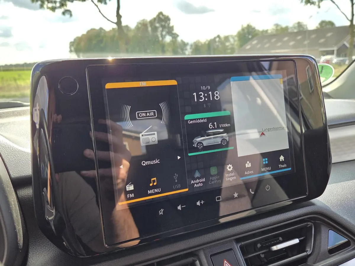 1.2 Style Smart Hybrid | Automaat / Nieuw model | Parelmoer / Carplay / Clima / Two-Tone