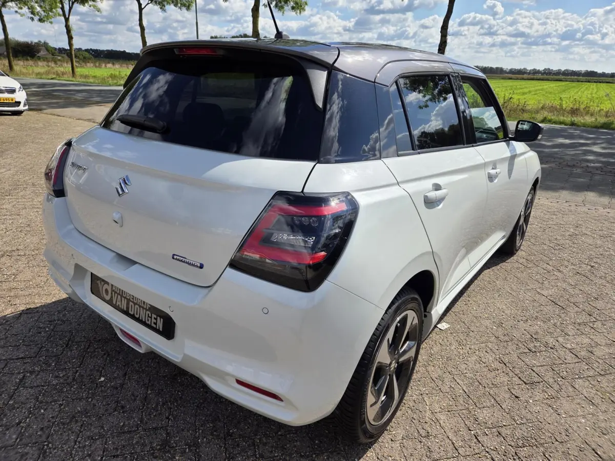 1.2 Style Smart Hybrid | Automaat / Nieuw model | Parelmoer / Carplay / Clima / Two-Tone