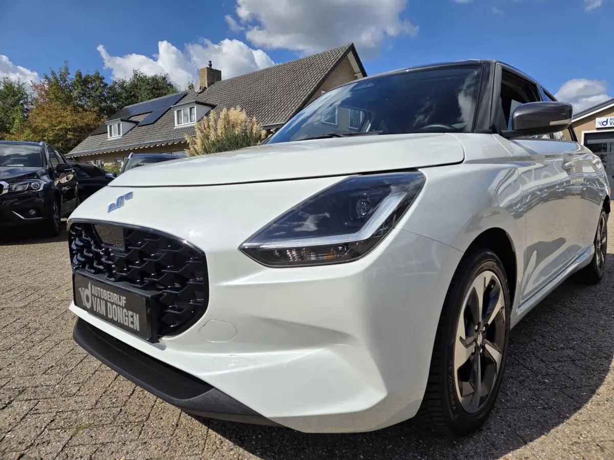 1.2 Style Smart Hybrid | Automaat / Nieuw model | Parelmoer / Carplay / Clima / Two-Tone