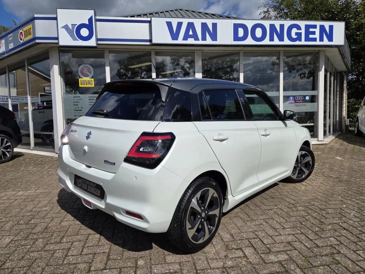 1.2 Style Smart Hybrid | Automaat / Nieuw model | Parelmoer / Carplay / Clima / Two-Tone