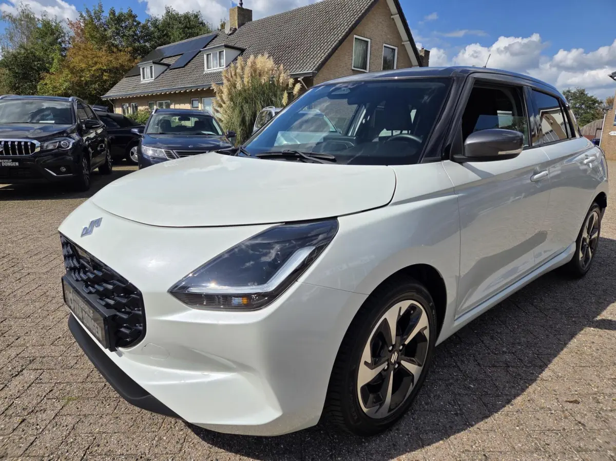 1.2 Style Smart Hybrid | Automaat / Nieuw model | Parelmoer / Carplay / Clima / Two-Tone