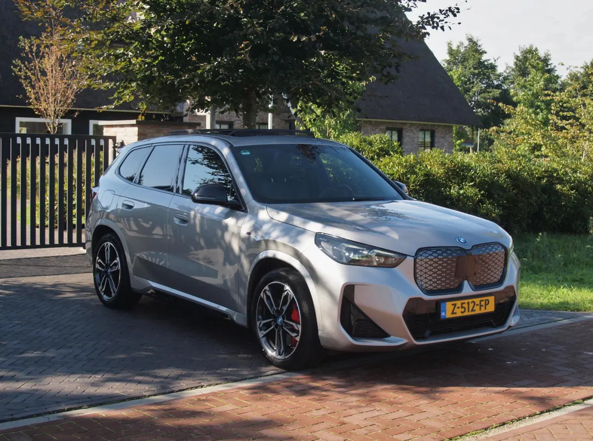 xDrive30 67 kWh Panoramadak | Camera | Sfeerverlichting | Apple Carplay | Sportstoelen | NL-Auto |
