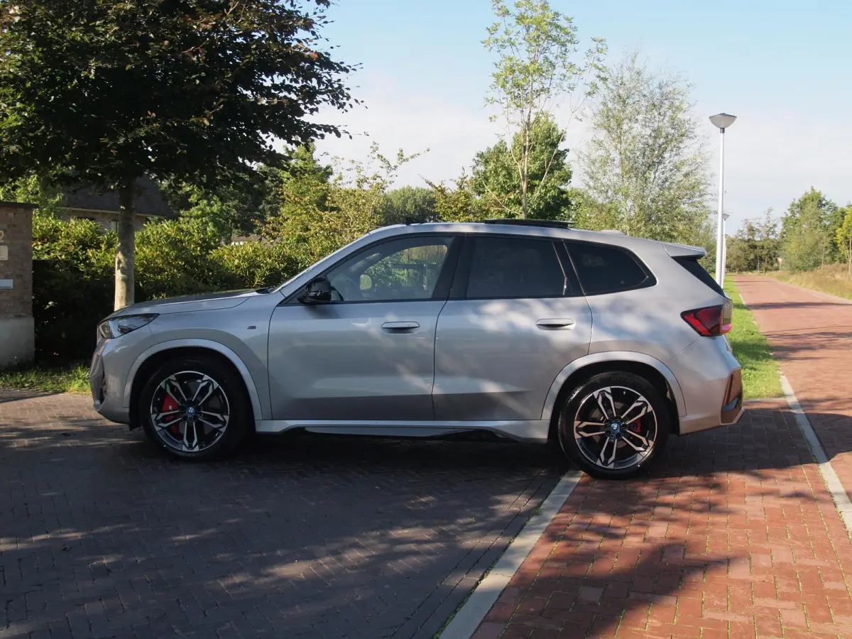 xDrive30 67 kWh Panoramadak | Camera | Sfeerverlichting | Apple Carplay | Sportstoelen | NL-Auto |