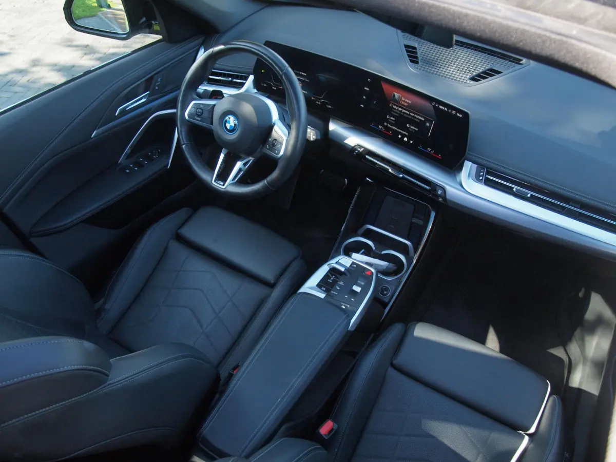 xDrive30 67 kWh Panoramadak | Camera | Sfeerverlichting | Apple Carplay | Sportstoelen | NL-Auto |